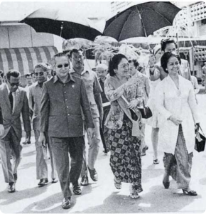 1973 - <p>Fasilitas manufaktur Hoechst Pharmaceuticals diresmikan oleh Mantan Presiden Soeharto</p>